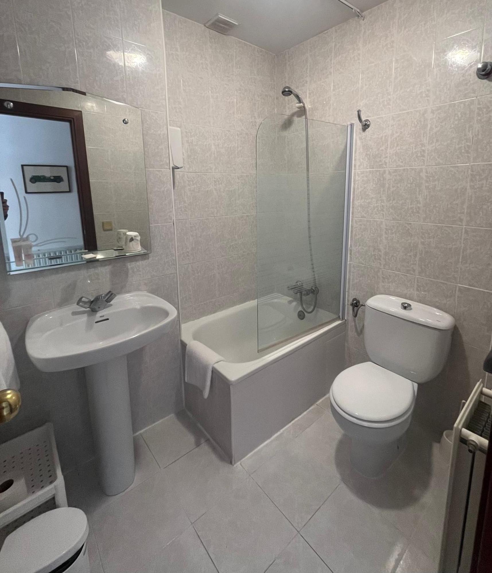 Hostal Legaz Funes Esterno foto