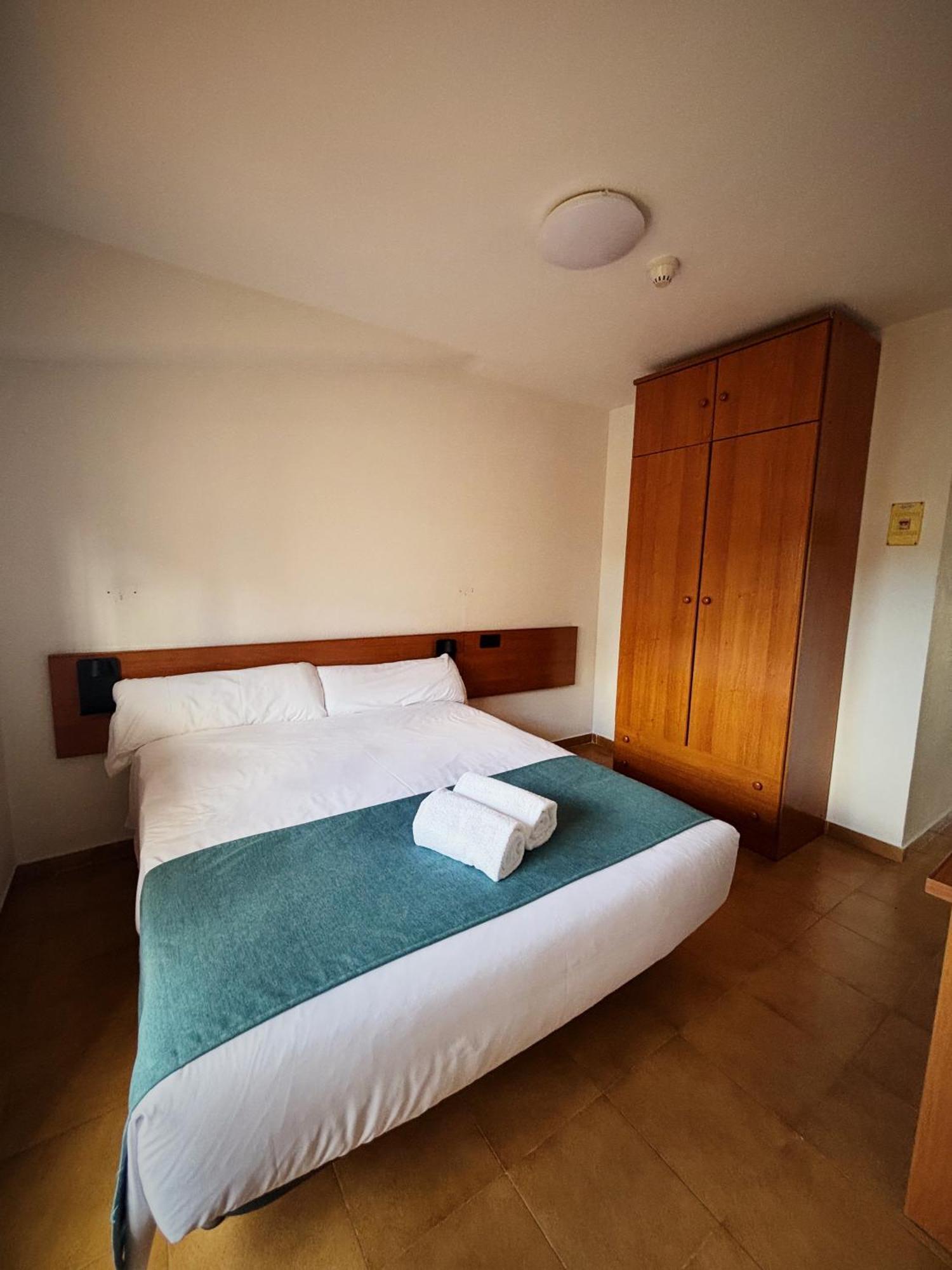 Hostal Legaz Funes Esterno foto