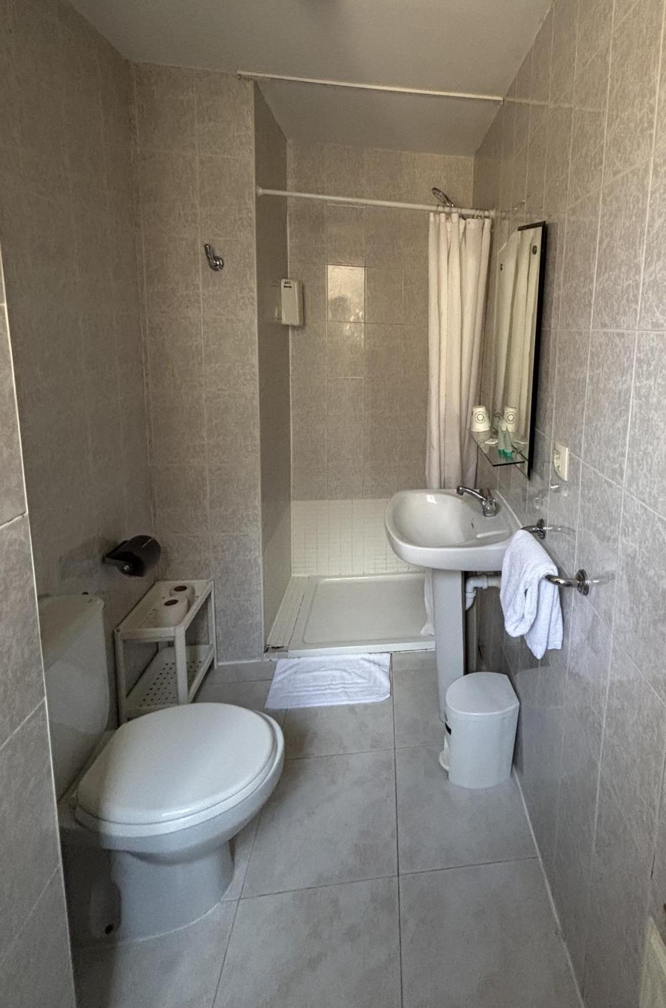 Hostal Legaz Funes Esterno foto