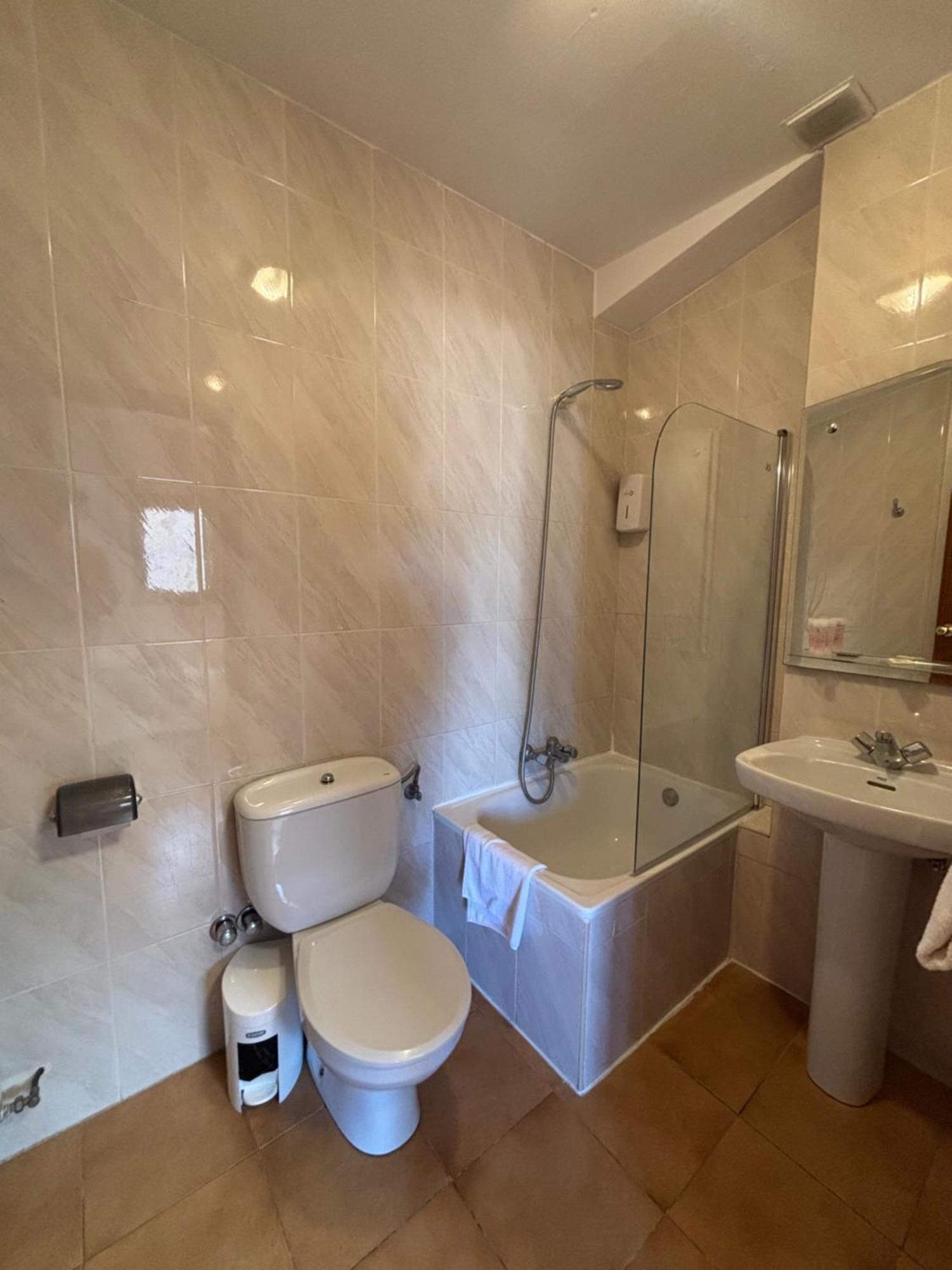 Hostal Legaz Funes Esterno foto