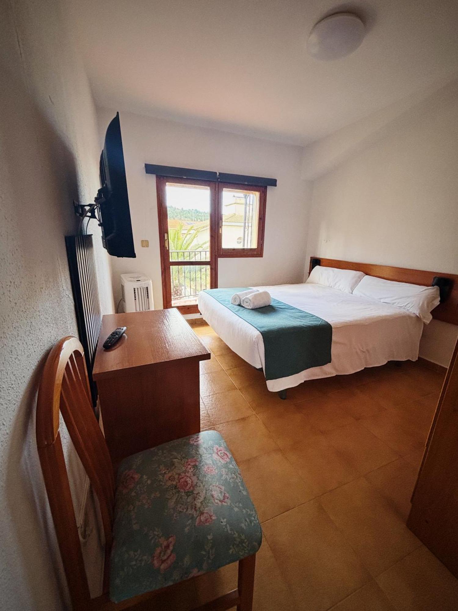Hostal Legaz Funes Esterno foto