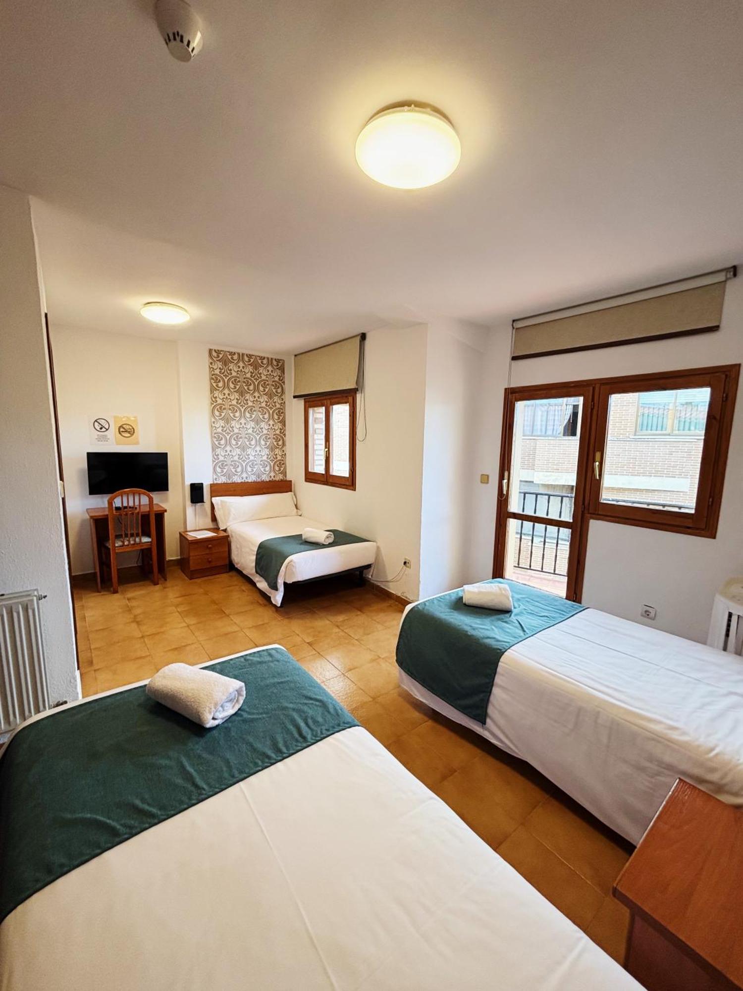 Hostal Legaz Funes Esterno foto