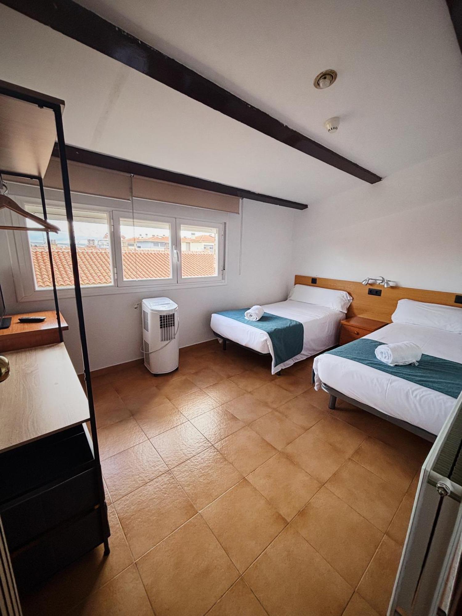 Hostal Legaz Funes Esterno foto