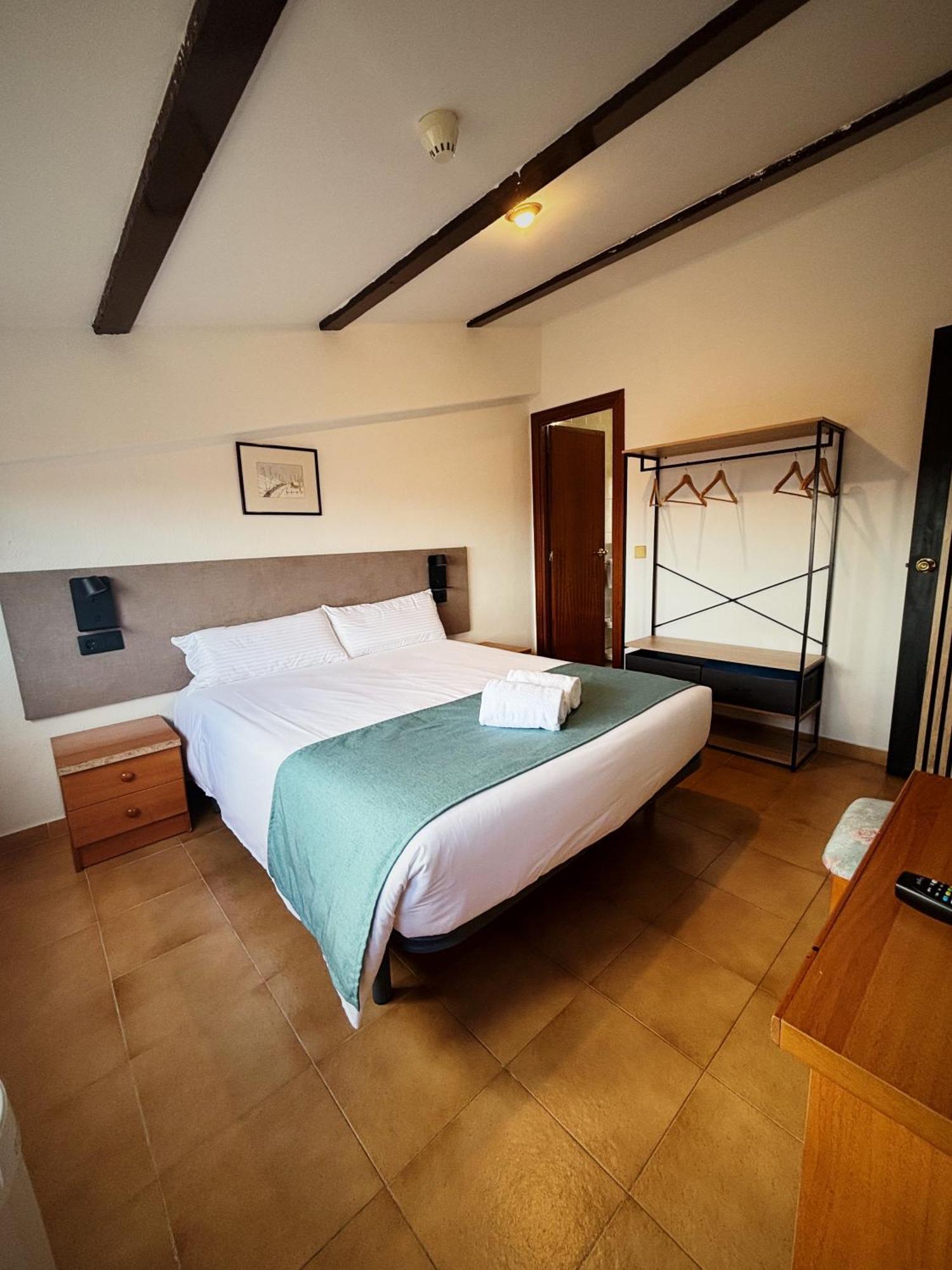 Hostal Legaz Funes Esterno foto