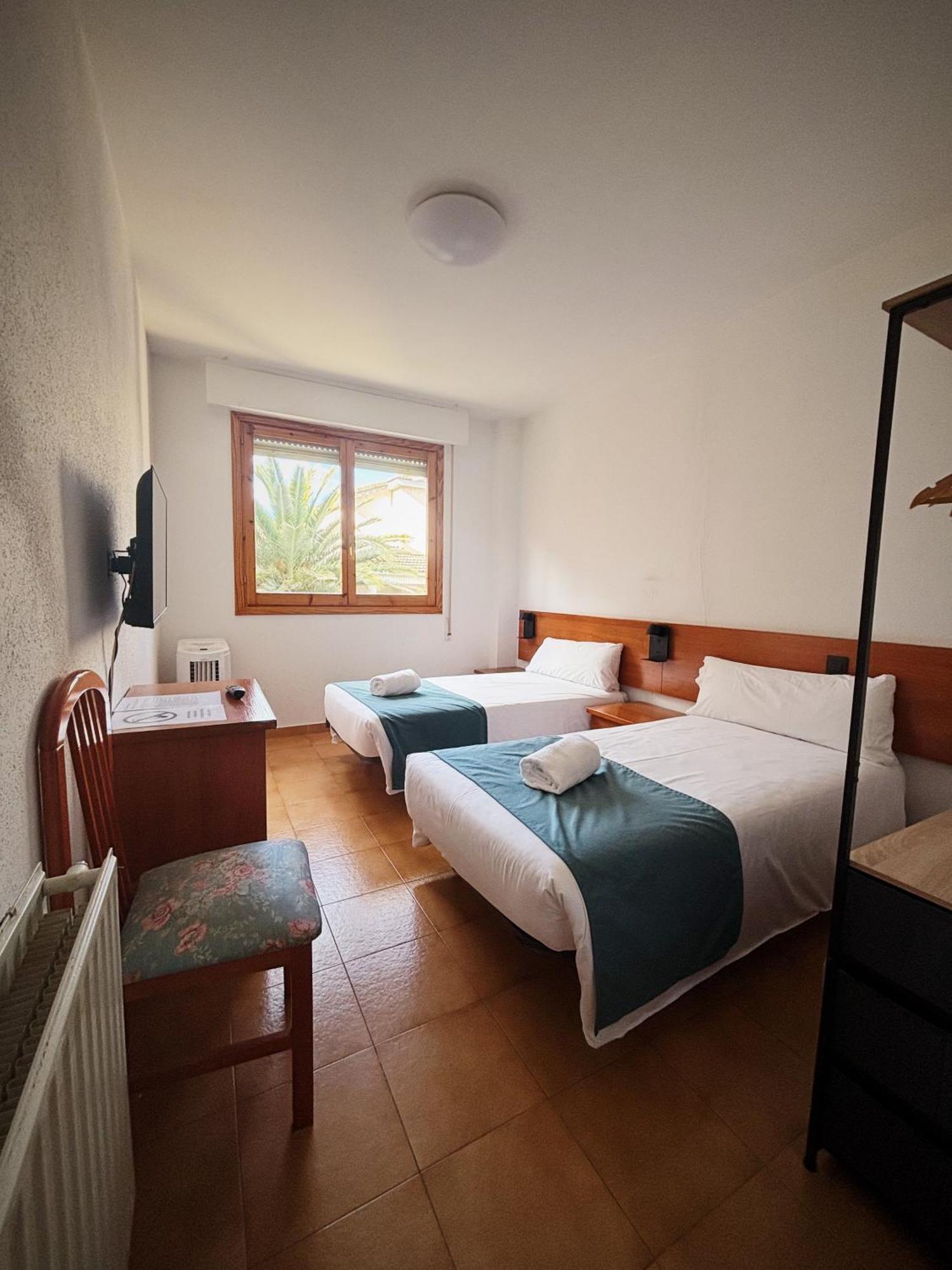 Hostal Legaz Funes Esterno foto