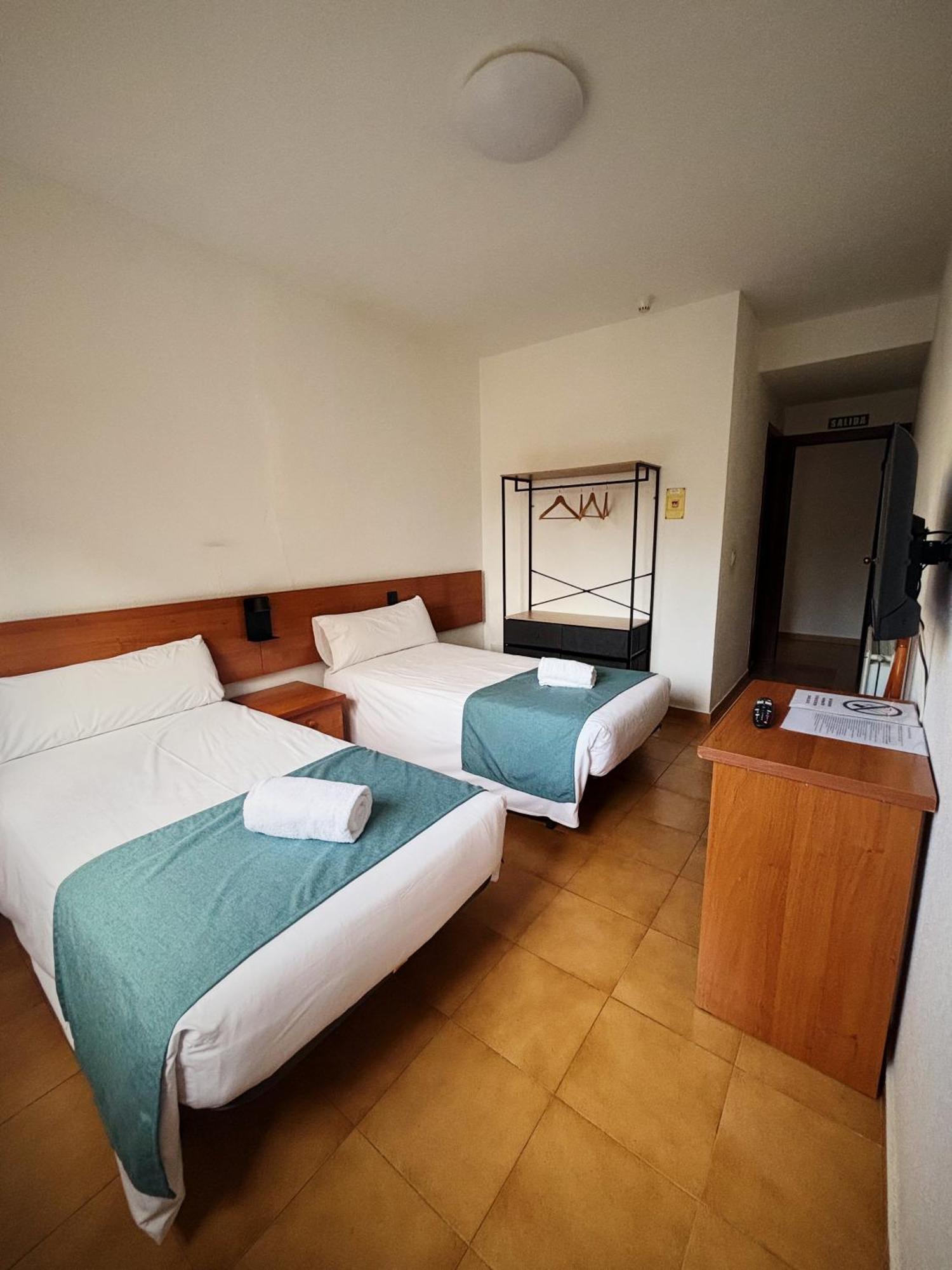 Hostal Legaz Funes Esterno foto