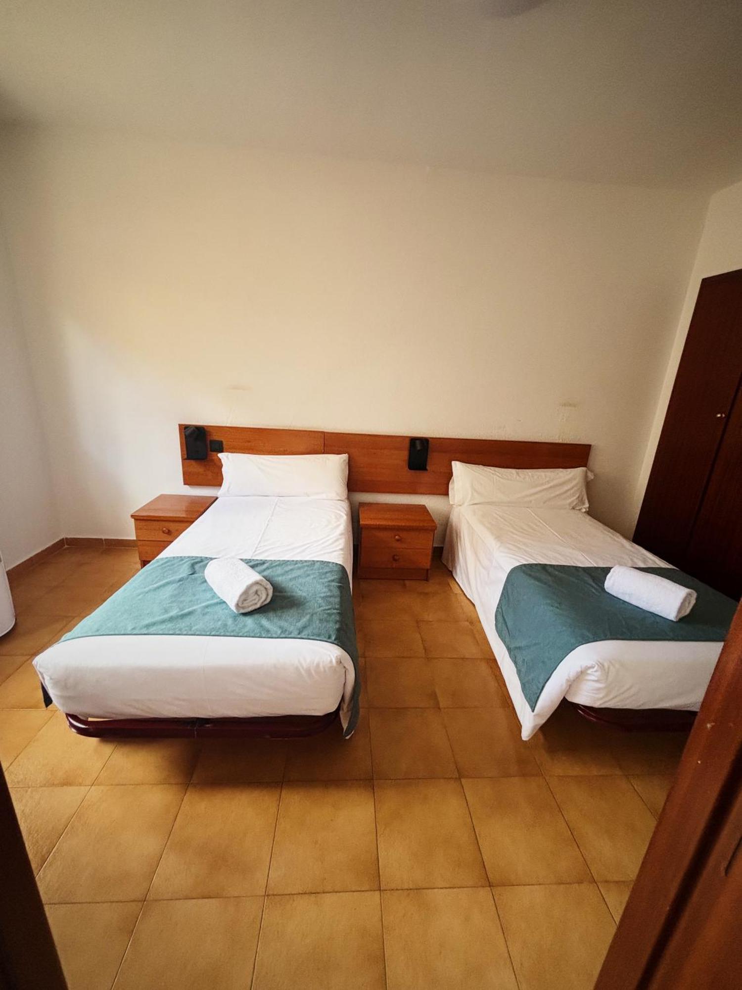 Hostal Legaz Funes Esterno foto