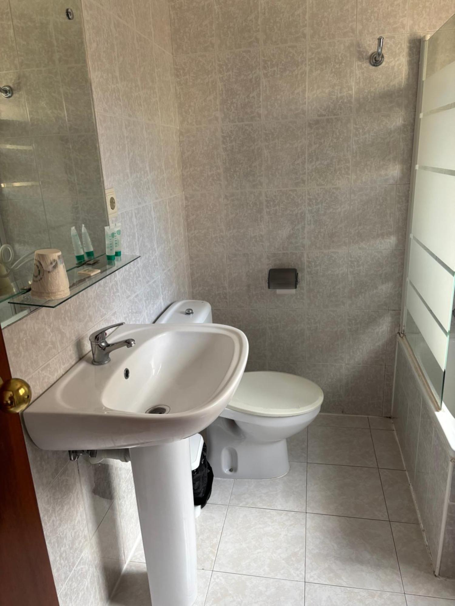 Hostal Legaz Funes Esterno foto
