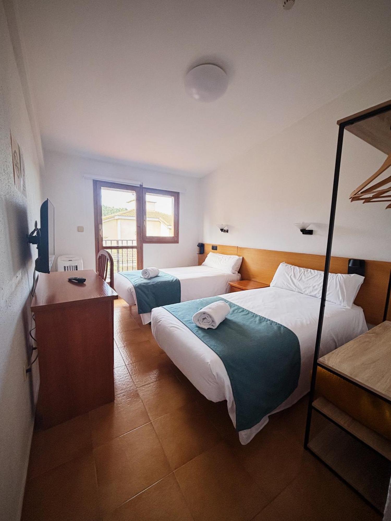 Hostal Legaz Funes Esterno foto