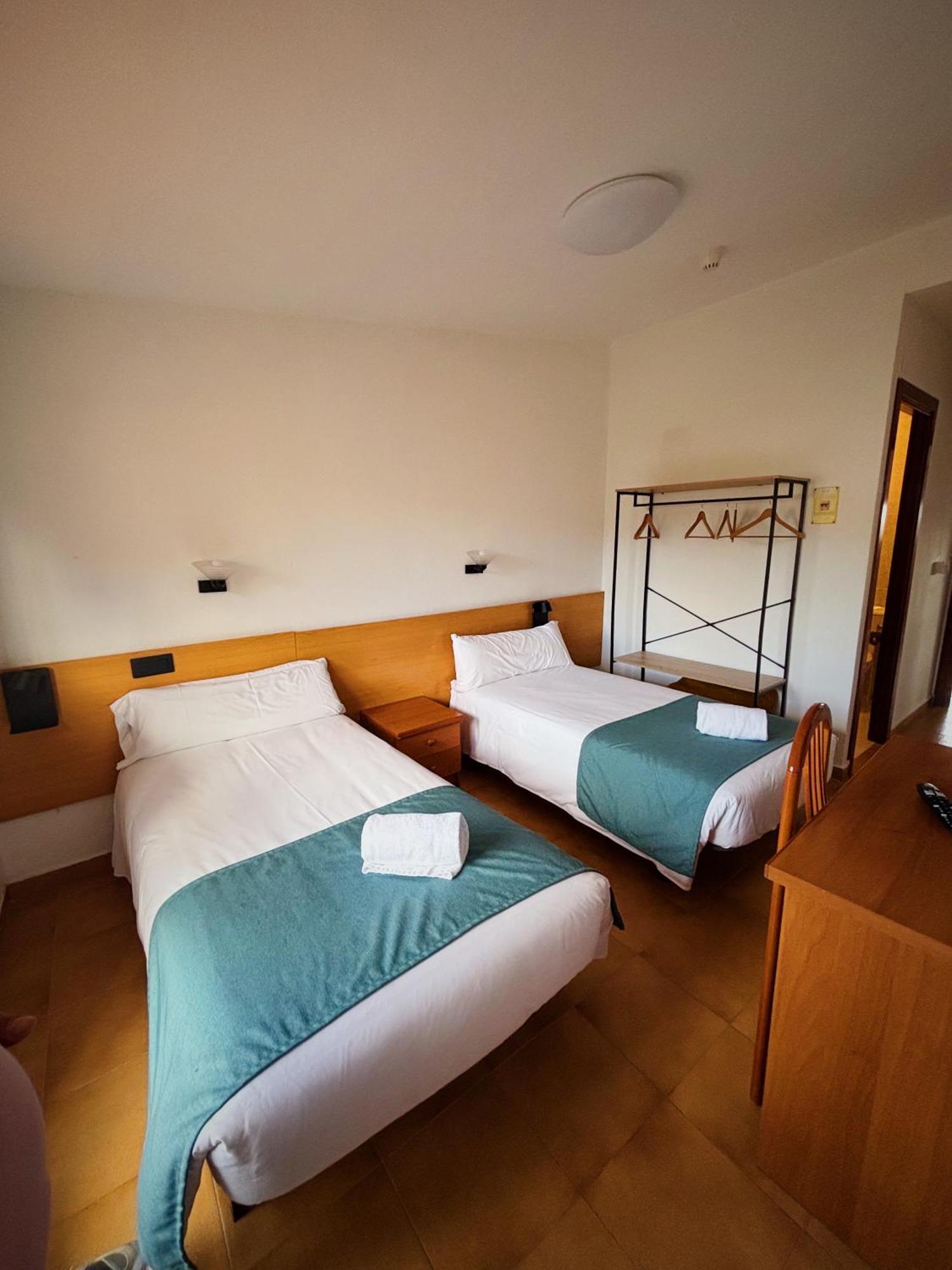 Hostal Legaz Funes Esterno foto