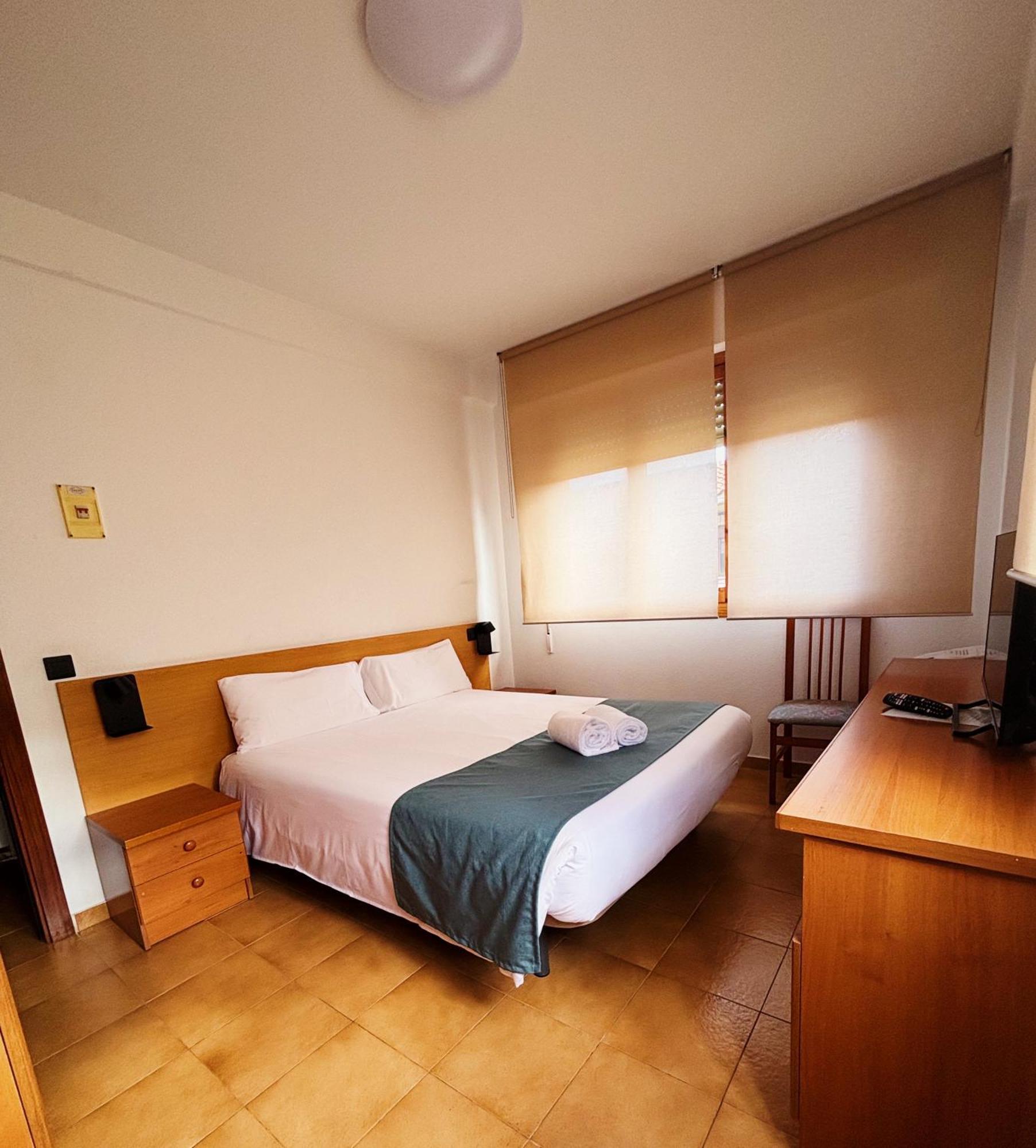 Hostal Legaz Funes Esterno foto